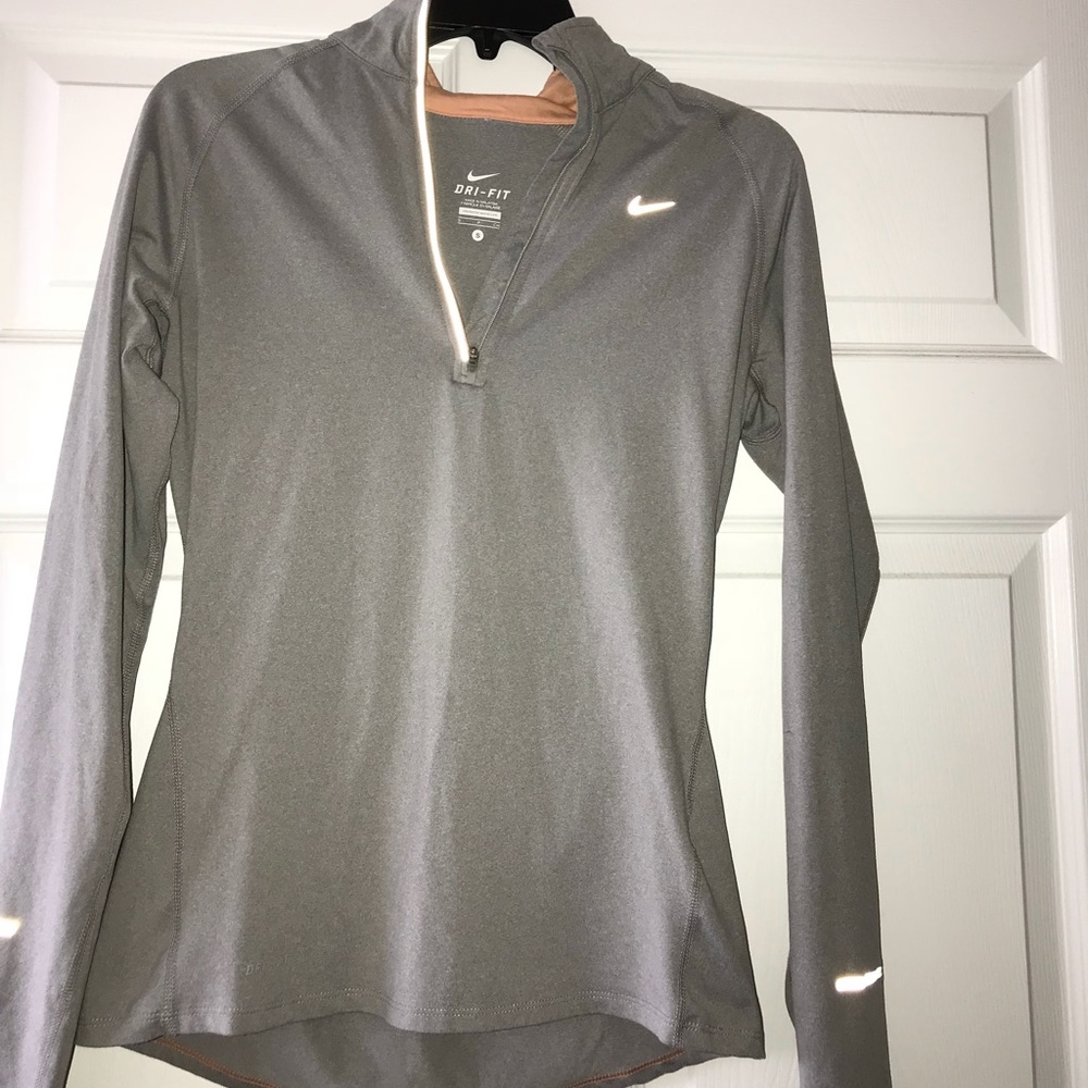 Nike women’s pullover